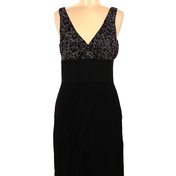 Max Studio Dresses & Skirts - MAX STUDIO size L purple lace top V-neck dress in excellent condition